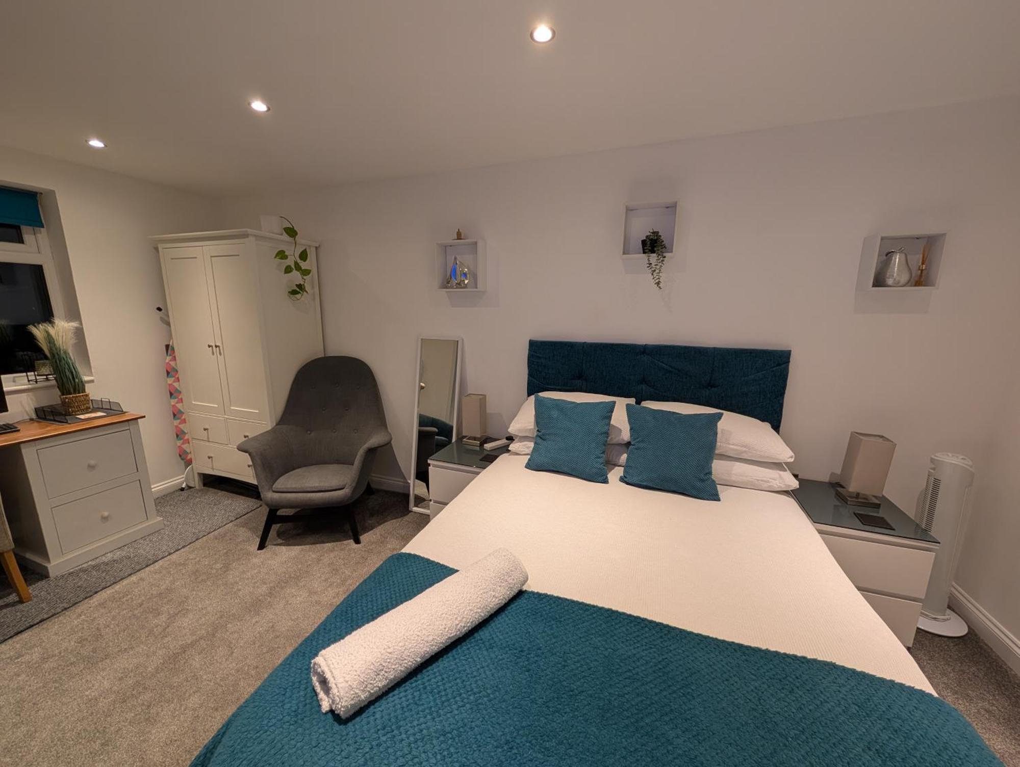 Self-Contained Annex, With Parking. Apartment Sittingbourne Ngoại thất bức ảnh